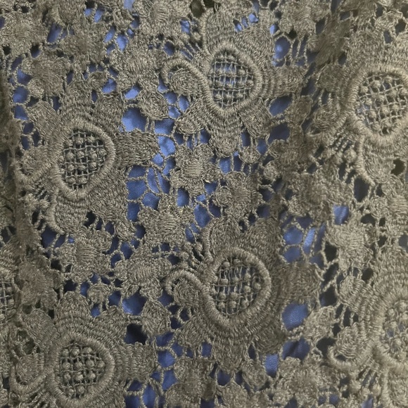 Lace dress - Picture 2 of 8